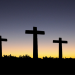 Jose Eduardo De Oliveira e Silva aprofunda o sentido da fé na espiritualidade da cruz.