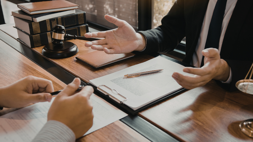 Planejamento de longo prazo fortalecido por orientação jurídica responsável com Hebron Costa Cruz de Oliveira.